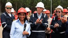 En qué consiste el "mayor acuerdo petrolero de la historia" anunciado por EE.UU. y Venezuela, y por qué es tan polémico
