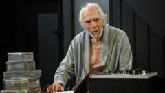 "Un diagnóstico de alzhéimer no es el final para una persona": el actor que padece la enfermedad e interpretará un difícil monólogo de Beckett en Londres