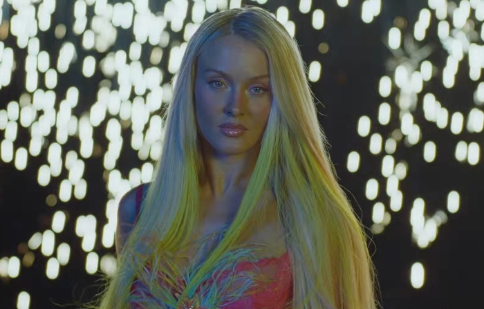 El vídeo de ‘Blue Moon’ es Zara Larsson al cuadrado