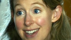 Por qué la estafadora Elizabeth Holmes sigue causando fascinación en EE.UU.